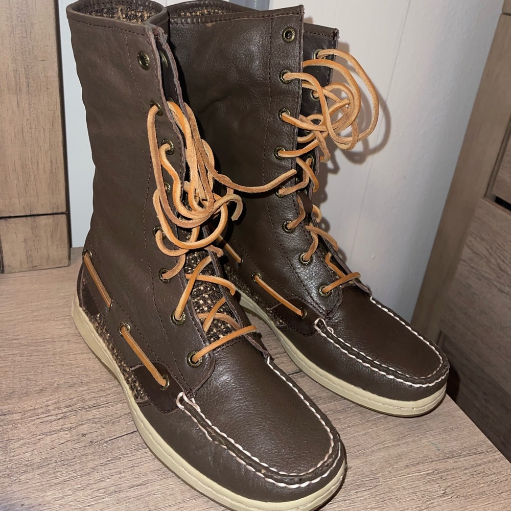 Worn Dark Brown Sperry Size 8 - image 4